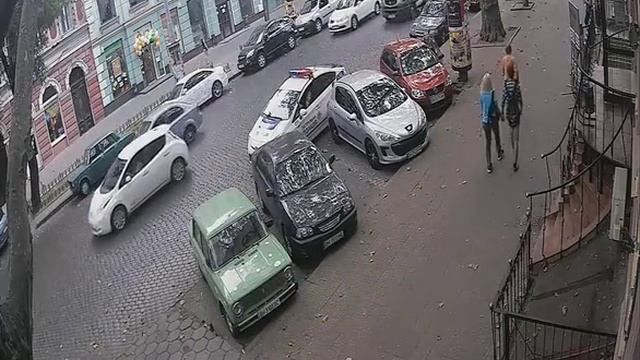 Неадекватный полицейский на Пушкинской (1) смотреть онлайн