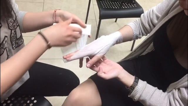 Оказание первой помощи при травме пальца смотреть онлайн