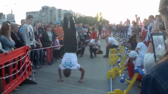 "Mishuk Stan Workout Fest"-отжимания в стойке на руках (Александр Ляхов) смотреть онлайн