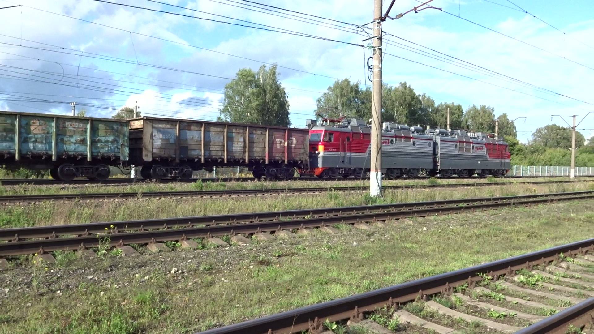 Электровоз ВЛ80с-706 с грузовым поездом смотреть онлайн