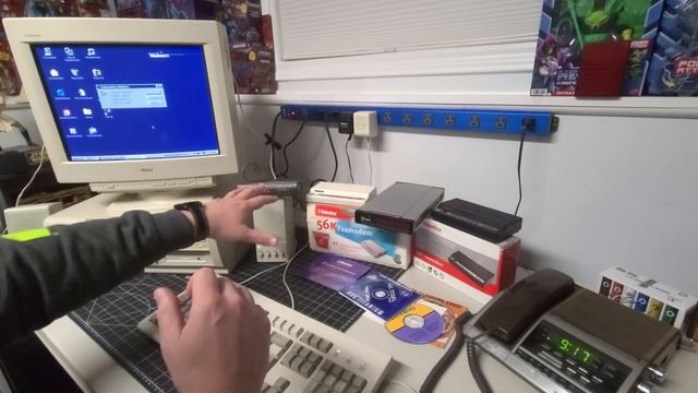Connecting To The Internet In 2023 Using A US Robotics 56k Fax Modem!