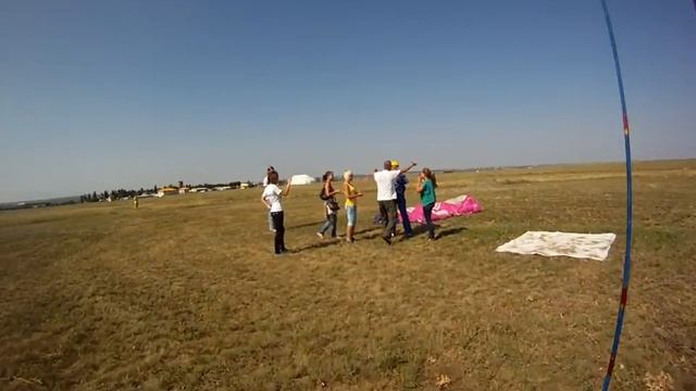 Первый прыжок с парашюта типа "крыло".Прямо в цель =) смотреть онлайн