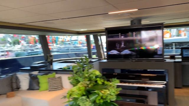Yacht Tour - 80 SUNREEF ECO | Cannes Yachting Festival | English смотреть онлайн
