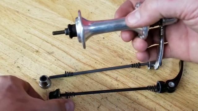 How to install a trainer quick release skewer. смотреть онлайн