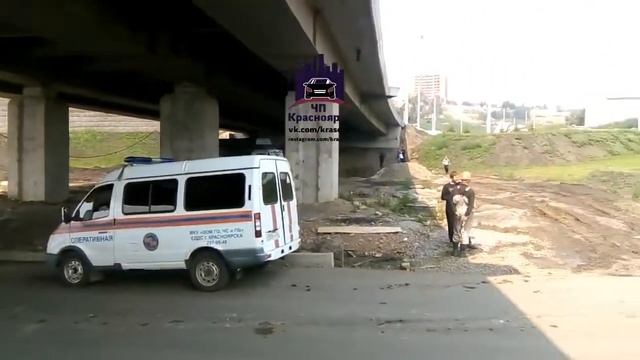 В Красноярске под Николаевским мостом нашли авиационный снаряд смотреть онлайн