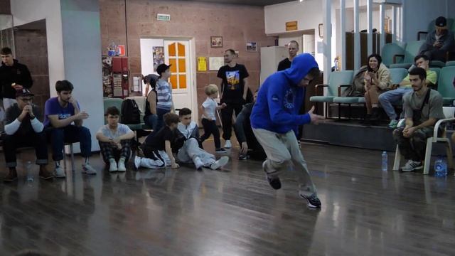 top8 footwork bboy Dvizh'Ok vs BREAK RO - "ALL OPTION" break dance battle смотреть онлайн