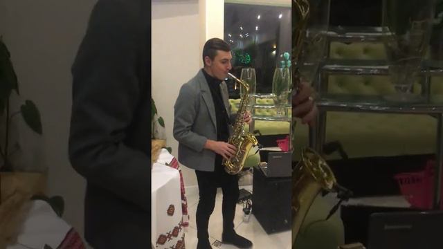Саксофонист на праздник Винница) смотреть онлайн