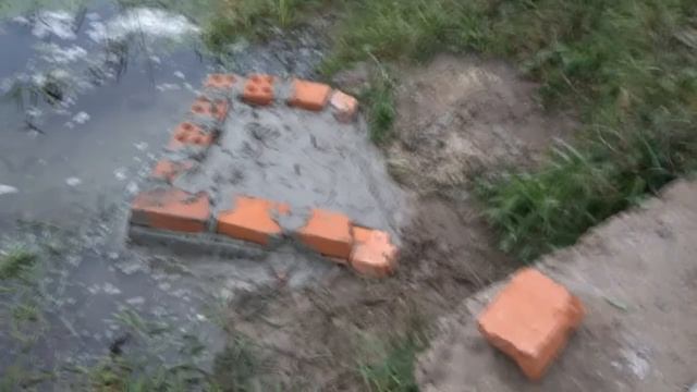 Приступок на берегу реки для рыбалки. смотреть онлайн