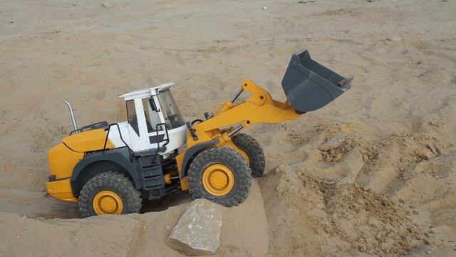 Фронтальный погрузчик сделаный в нашей мастерской в работе смотреть онлайн