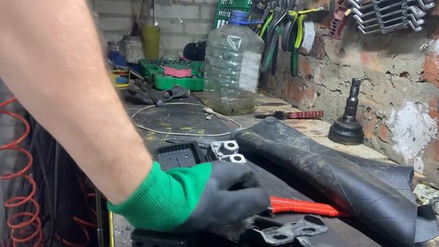 Пинки и скрипы при старте. Реставрация подушки кпп на Skoda Volkswagen Seat Audi. На примере Octavi смотреть онлайн