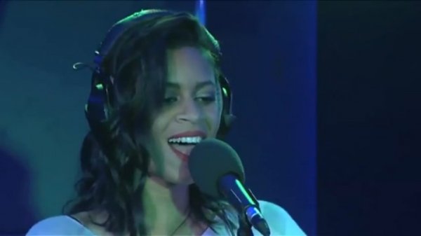 AlunaGeorge - La La La in the Radio 1 Live Lounge