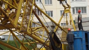 Как собирают башенный кран (HD)