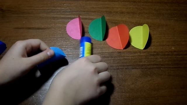 Объёмный шар на ёлку из цветной бумаги смотреть онлайн