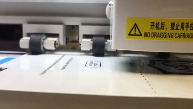 Вырез гидрогелевой пленки на iPhone 7 матовой на заднюю сторону. на плотере. смотреть онлайн