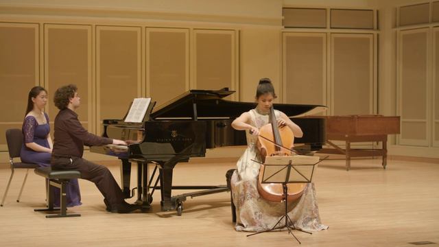 Christy Grace plays Fantasiestücke, Op. 73, Robert Schumann смотреть онлайн