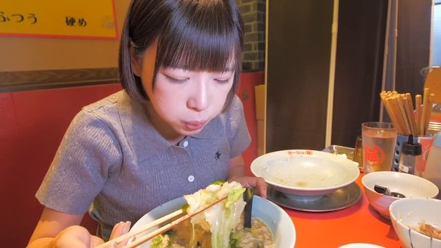 【大食い】ネギ！背脂！大好きなラーメン屋さんで食べたいだけ頼みまくった結果【海老原まよい】 смотреть онлайн