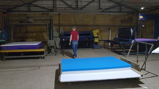 Просто движуха в одном из цехов Ателье матрасов "Light Sleep" смотреть онлайн
