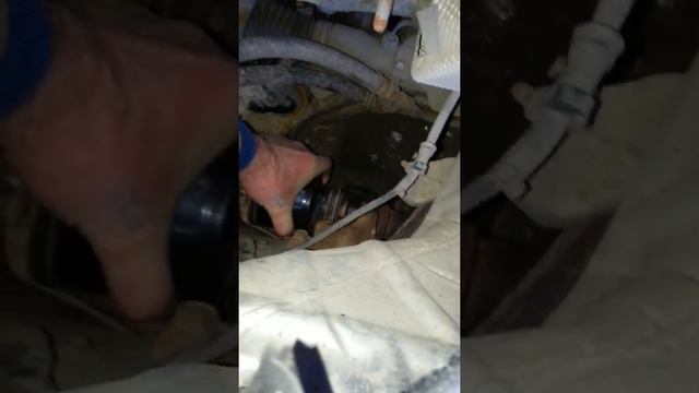 Правый внутренний шрус после обслуживания ВВФ. Мазда 3 ВК 2 литра рестайлинг. смотреть онлайн