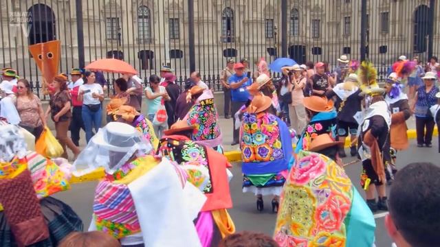 LIMA, PERU: Plaza de Armas as you've never seen before смотреть онлайн