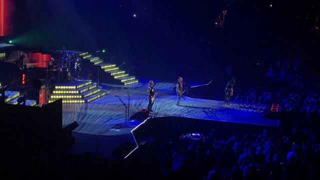 Guns 'n' Roses "Welcome to the Jungle" @ Oracle Arena - Oakland 11/21/2017 смотреть онлайн