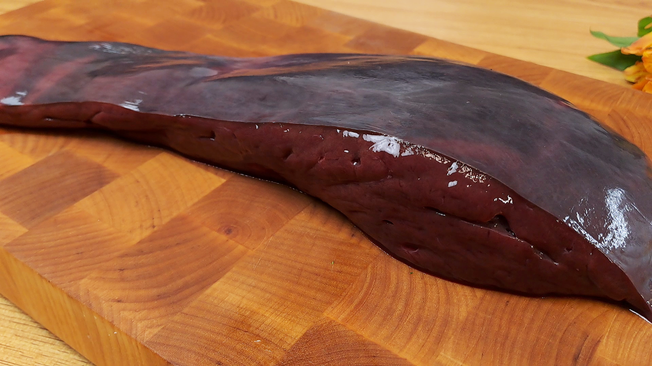 Как правильно и вкусно приготовить говяжью печень. Нежная и сочная говяжья печень. Просто и вкусно. смотреть онлайн