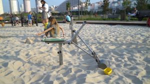 Маленькая Вера vlog - Играем в самой большой песочнице