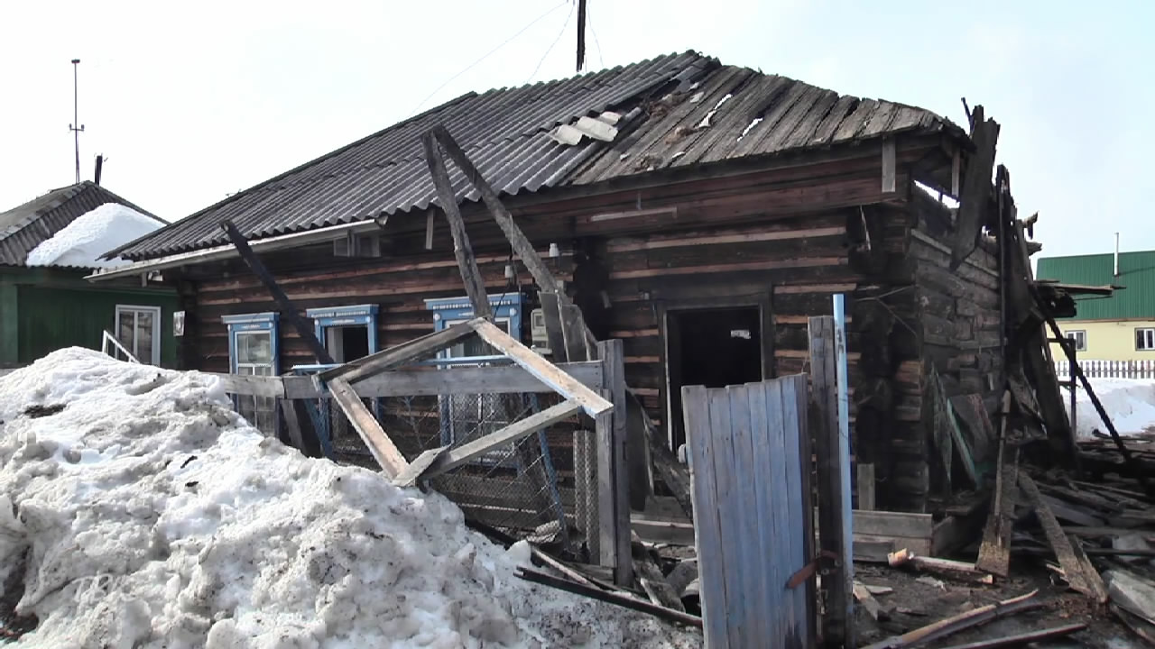 В Колпашеве произошло возгорание жилого бревенчатого дома смотреть онлайн