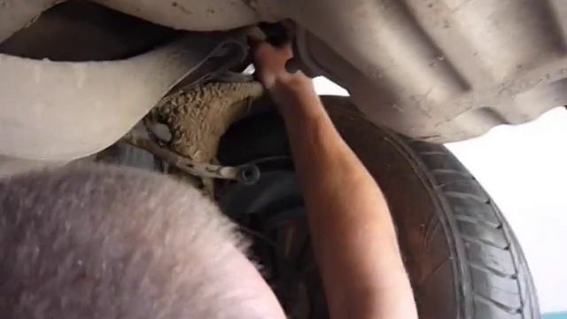 Замена задних стоек амартизаторов KIA CERATO смотреть онлайн