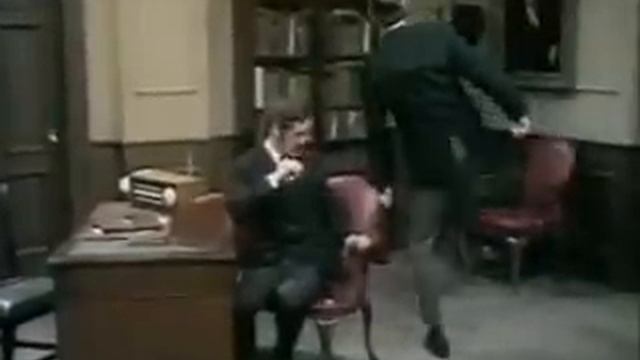 Monty Python- Ministry of Silly Walks смотреть онлайн