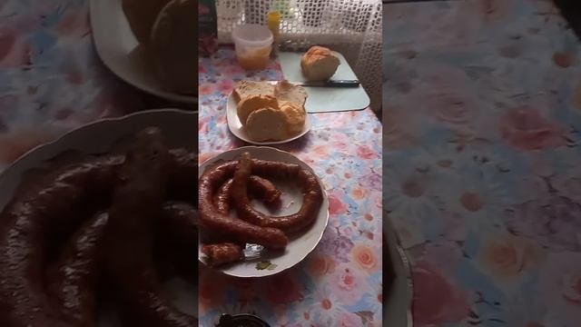 Домашняя колбаса и домашний хлеб/ Рецепты в описании под видео смотреть онлайн