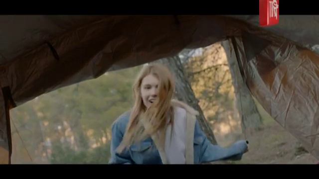 новое видео Алены СВИРИДОВОЙ на песню «ТРАВУШКА» смотреть онлайн