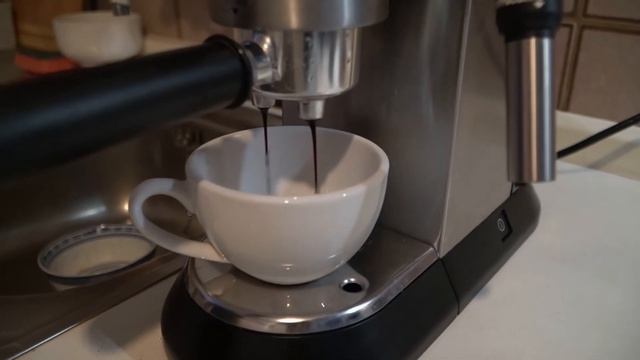 DeLonghi Dedica EC685 - Latte Art Fail смотреть онлайн