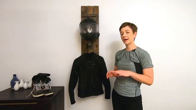 MOTORCYCLE GEAR FOR WOMEN: What I wear when I ride // My favorite gear as a petite motorcycle rider смотреть онлайн