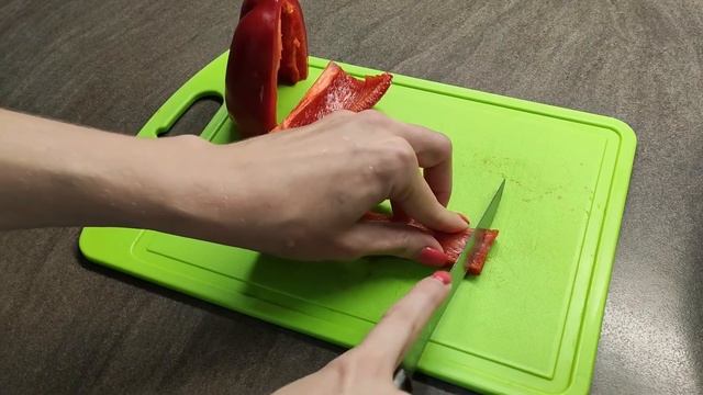 Салат с куриной грудкой и болгарским перцем смотреть онлайн