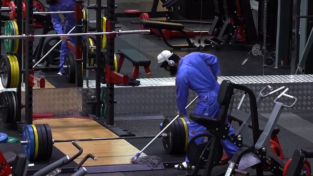 Elite Powerlifter Pretended to be a CLEANER #17 | Anatoly GYM PRANK смотреть онлайн