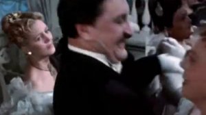 Анна на шее ( на балу).