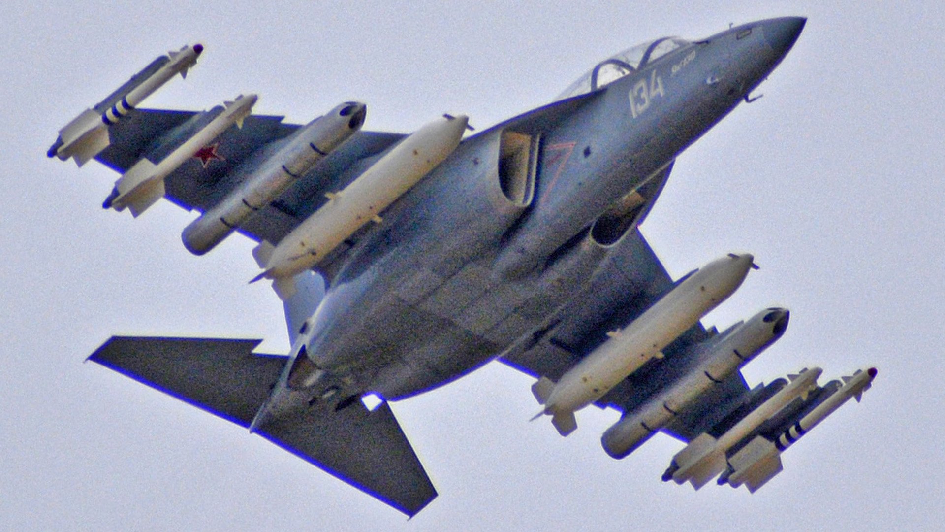 Як-130 на максималках 100% : высший пилотаж со снаряжёнными точками подвески вооружения смотреть онлайн