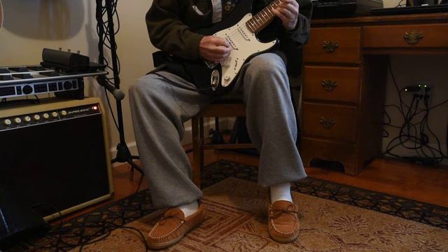 Fender Squier Mini Stratocaster смотреть онлайн