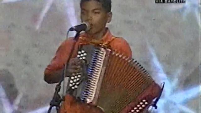 CARLOS TORRES ARROYO - AMOR IRRESISTIBLE (SON) - FESTIVAL DE LA LEYENDA VALLENATA 2003 смотреть онлайн