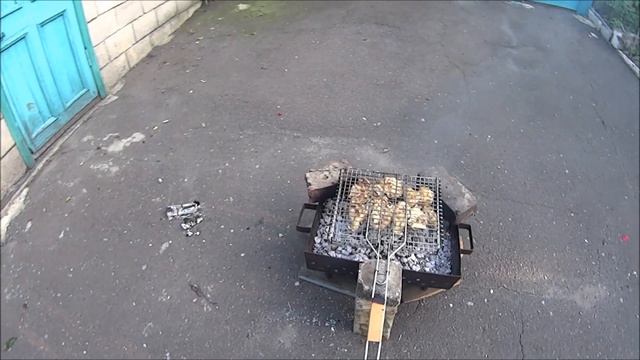 КАК В СТАРИНУ ДЕЛИЛИ ЖАРЕНУЮ ПТИЦУ В СЕМЬЕ . смотреть онлайн