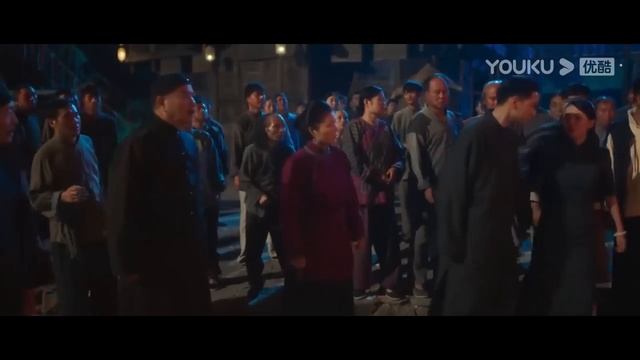 昏厥的巨蛇突然苏醒，小伙骑在巨蛇身上眼看就要撞上大树！ 【变异巨蟒 Mutant Python】 | 惊悚/剧情 | 经典大本营 смотреть онлайн