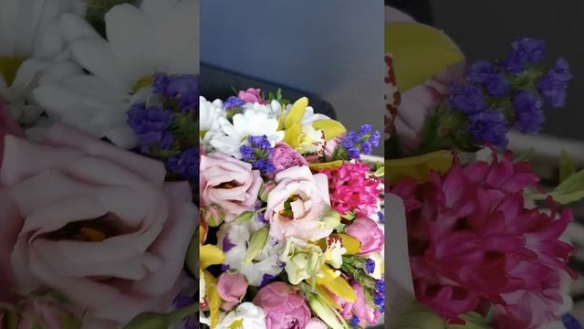 Корзина с розами, хризантемами, орхидеей, статицей и лизиантусом. Букет №141. #доставкацветов смотреть онлайн