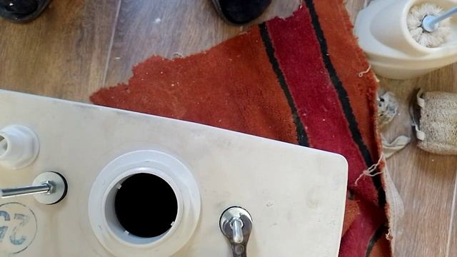 Установка унитаза и крепление бачка