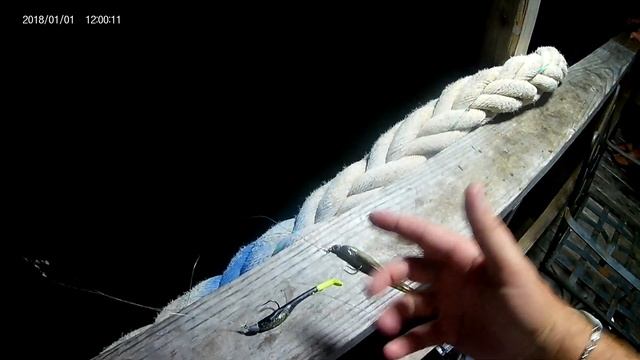 Down South Lures VS. Berkley Gulp - Night fishing under green lights off a pier for Speckled Trout смотреть онлайн