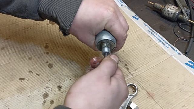 Не работает насос воздушного автономного отопителя.Как разобрать и почистить насос печки Эберспехер смотреть онлайн