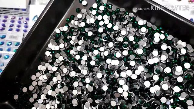 Стразы холодной фиксации цвет Emerald смотреть онлайн