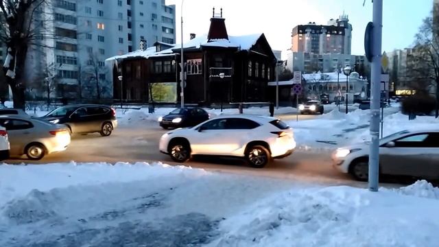 Через Антона Валека на перекрестке с ул. Сакко и Ванцетти смотреть онлайн