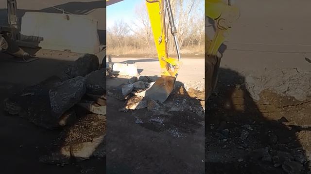 Ломаем и возим бетон смотреть онлайн