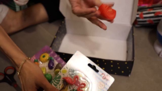 YILBAŞI NOEL BABA SÜRPRİZ HEDİYELERİNİ AÇTIM DİLA KENT