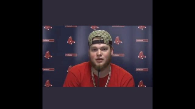 Fan tossed out of Yankee stadium for hitting Alex verdugo with a baseball смотреть онлайн
